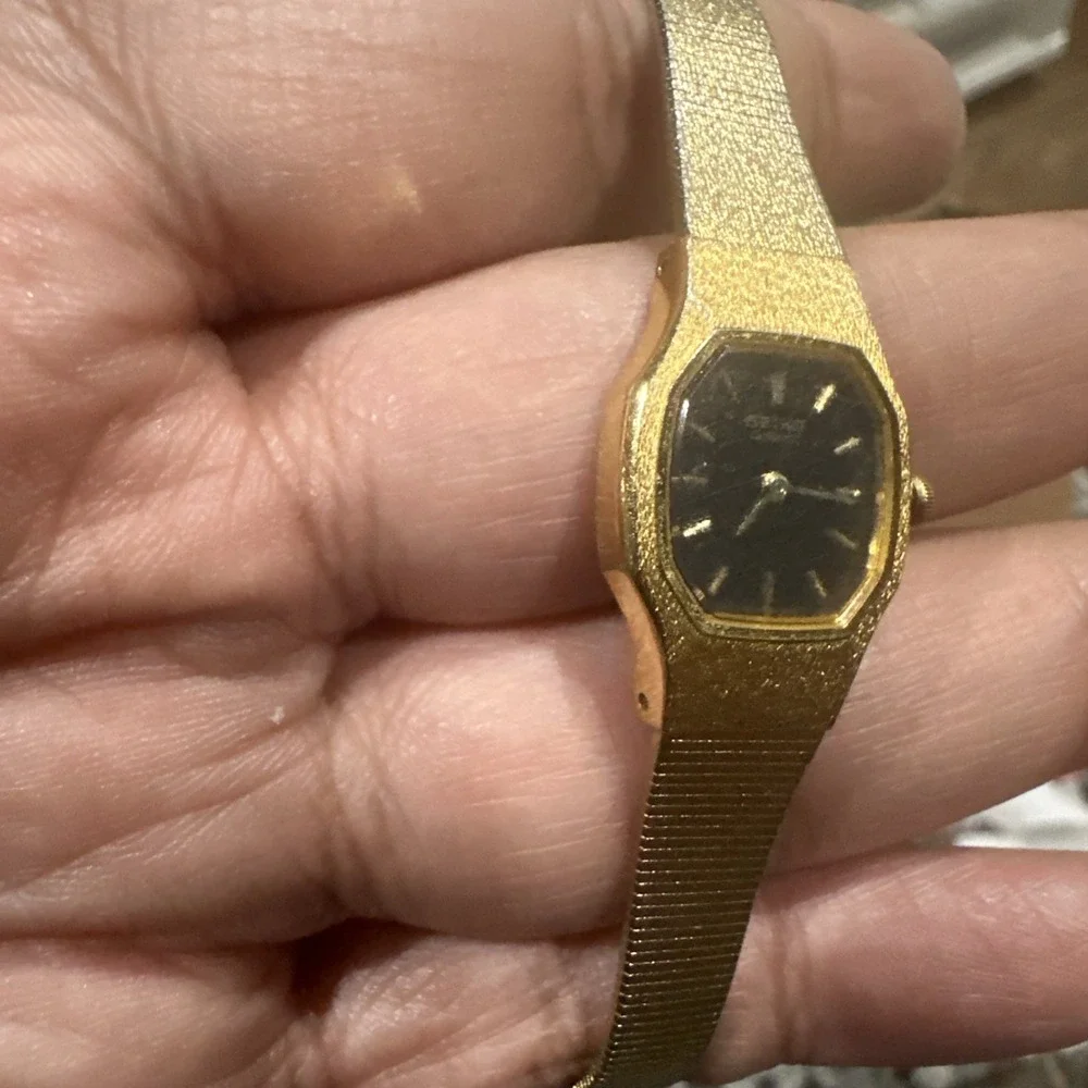 Working VTG SEIKO 1N00-5B29 Gold Tone Quartz 17mm Ladies Watch Big Wrist Fit 7.5